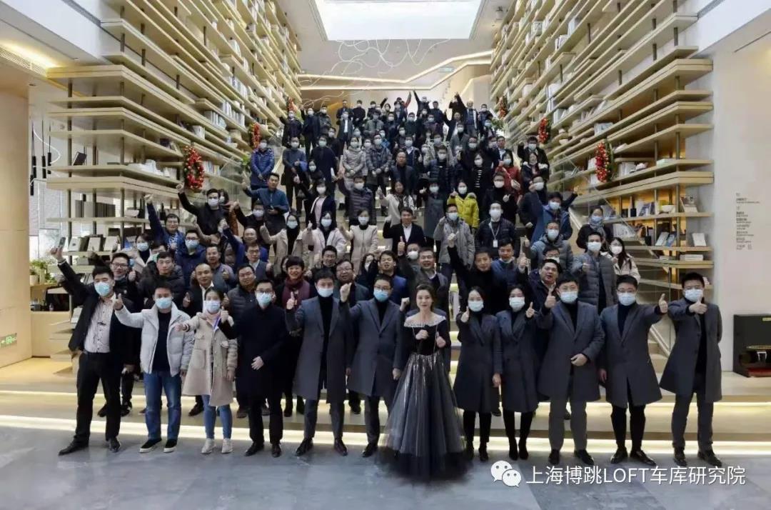 汉中全国一百多人在华侨城汉口道6号参观研讨LOFT专利车库技术！